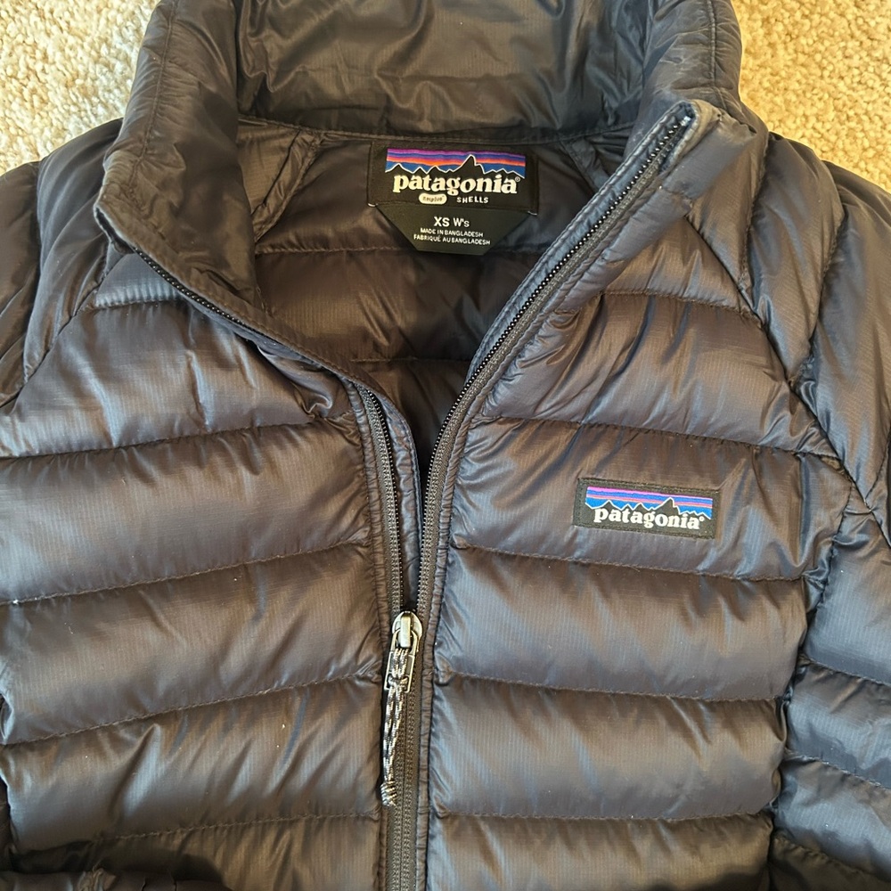 Patagonia Women's Black Puffer Jacket - Picture 2 of 11